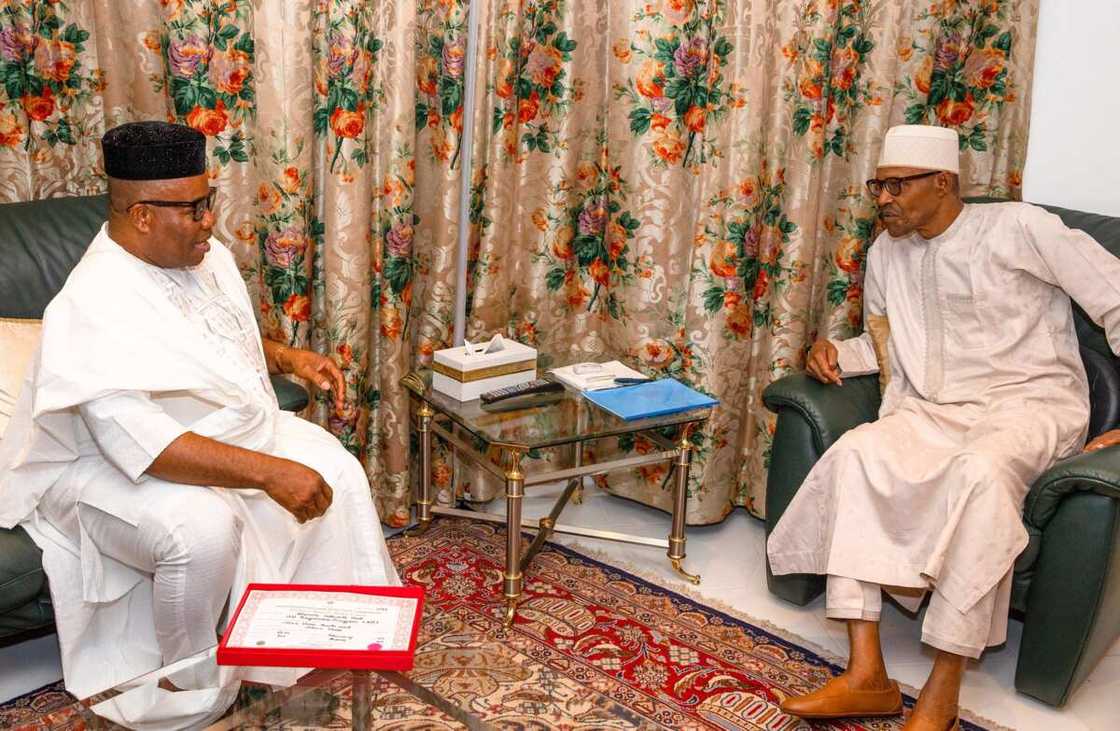 Akpabio ya gayawa shugaba Buhari aniyar sa ta son zama shugaban majalisa Akpabio ya gayawa shugaba Buhari aniyar sa ta son zama shugaban majalisa