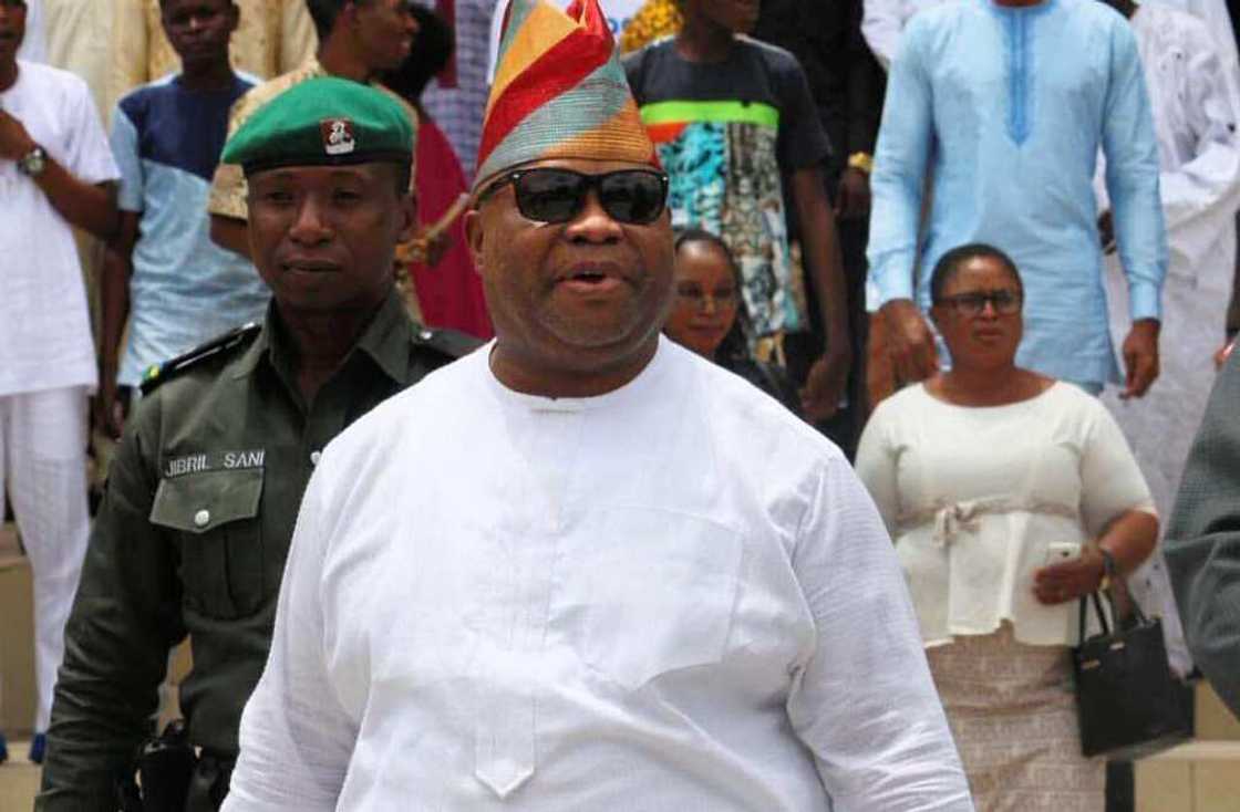 Tonon asiri: Mun rantse da Allah Adeleke bai zana jarabawar WAEC ba - Shaidu Tonon asiri: Mun rantse da Allah Adeleke bai zana jarabawar WAEC ba - Shaidu