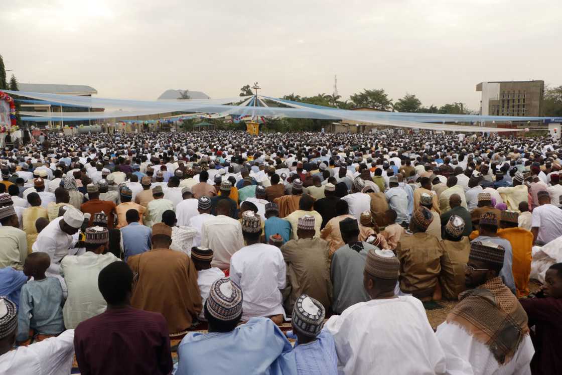 Muslims performing the prayer of Eid al-Fitr in Abuja, Nigeria Muslims performing the prayer of Eid al-Fitr in Abuja, Nigeria