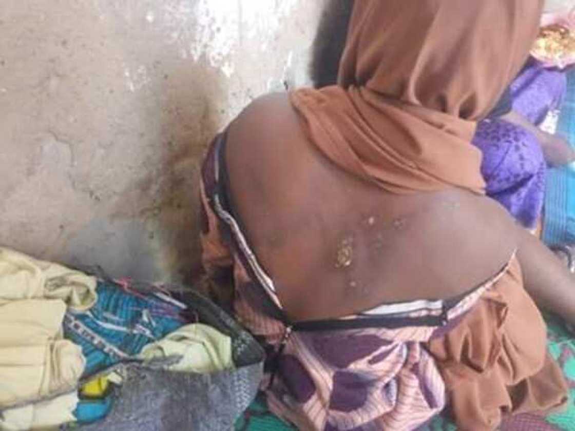 Hotuna: Yadda gwamnatin Zamfara ta ceto wasu bayin Allah 57 daure cikin ankwa a wani gidan mari Hotuna: Yadda gwamnatin Zamfara ta ceto wasu bayin Allah 57 daure cikin ankwa a wani gidan mari