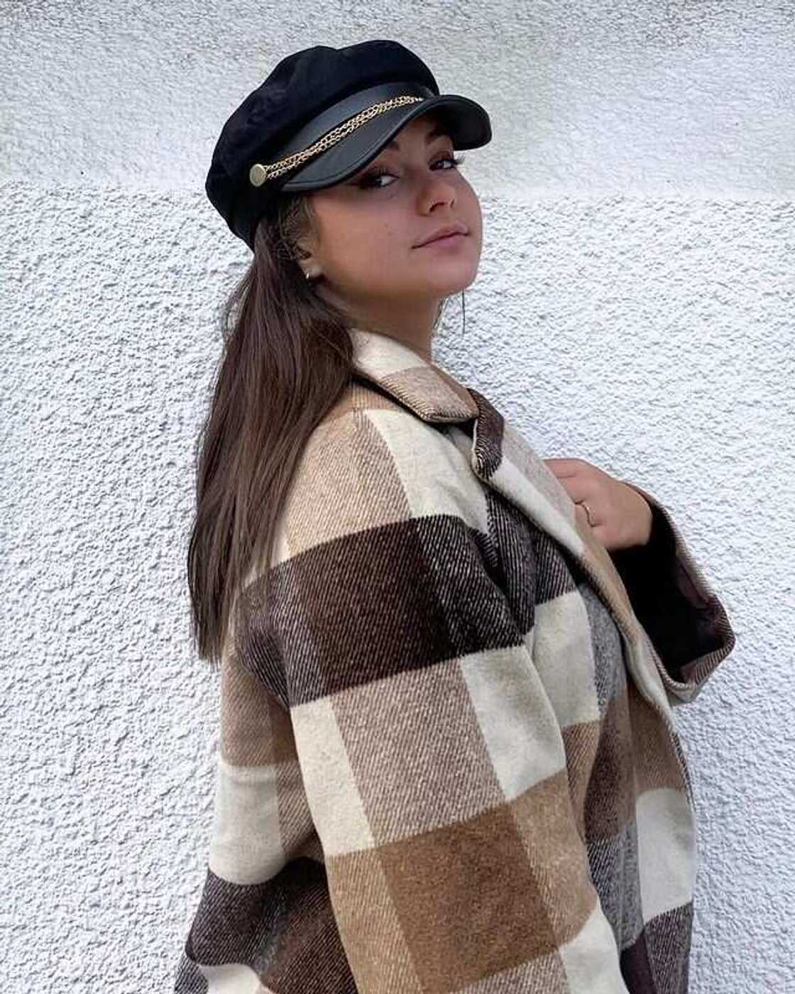 Lou Pernaut âgée de 18 ans Lou Pernaut âgée de 18 ans