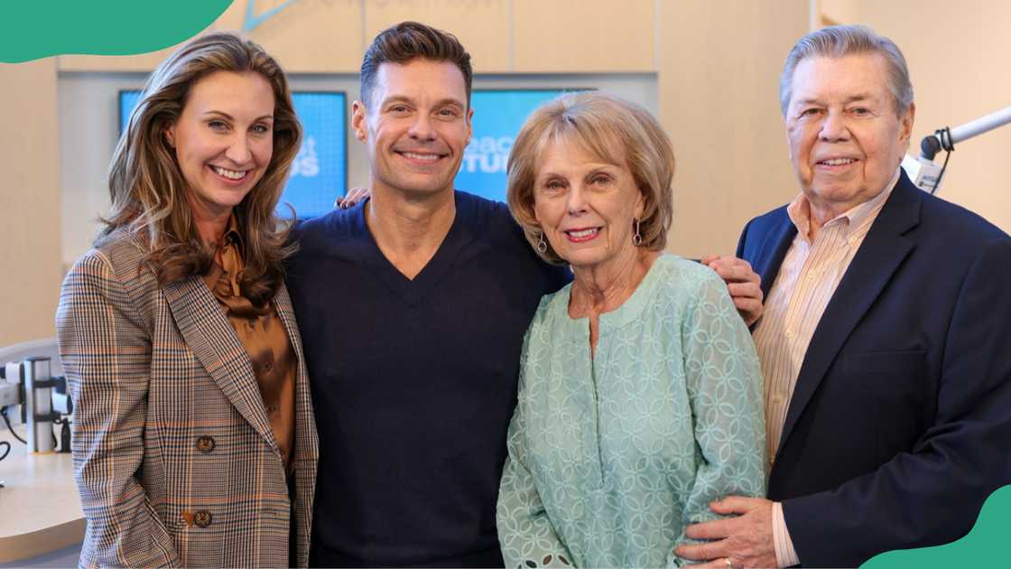 Ryan Seacrest and his parents, Connie and Gary and sister, Meredith