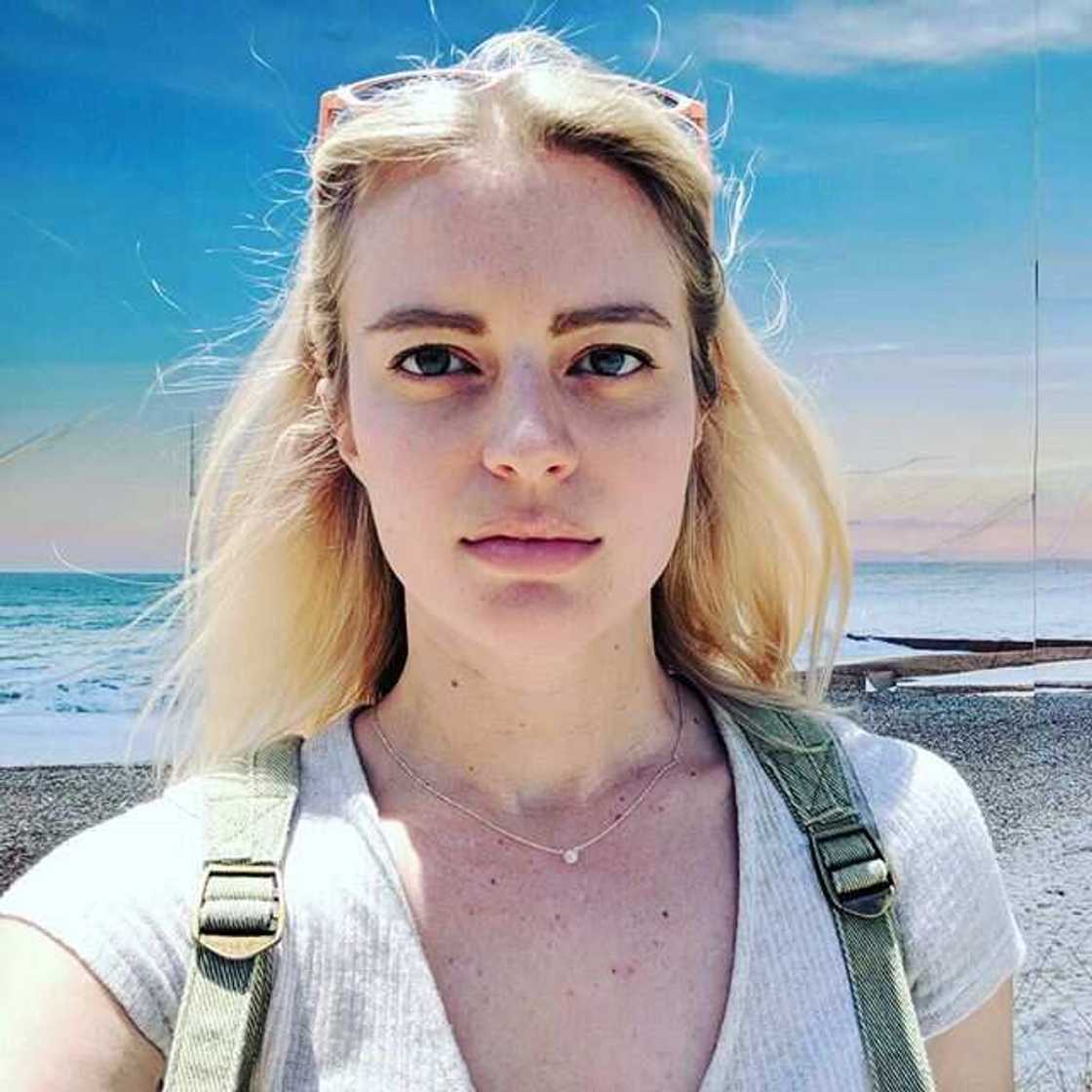 Elyse Willems hot Elyse Willems hot