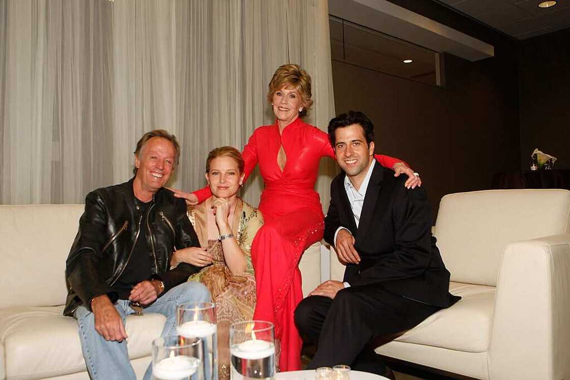 Bridget Fonda, Jane Fonda, Henry Fonda, Troy Garity Bridget Fonda, Jane Fonda, Henry Fonda, Troy Garity