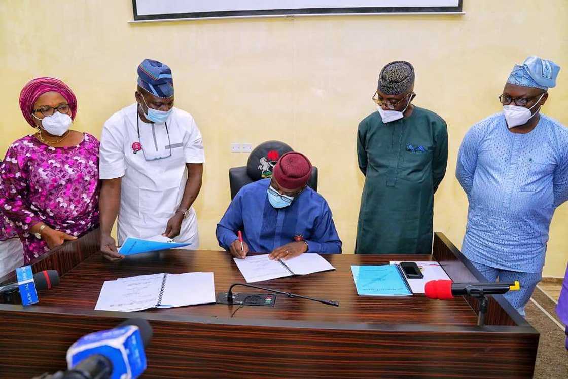 Minimum wage: Ekiti govt to begin upward review of salaries for workers Minimum wage: Ekiti govt to begin upward review of salaries for workers
