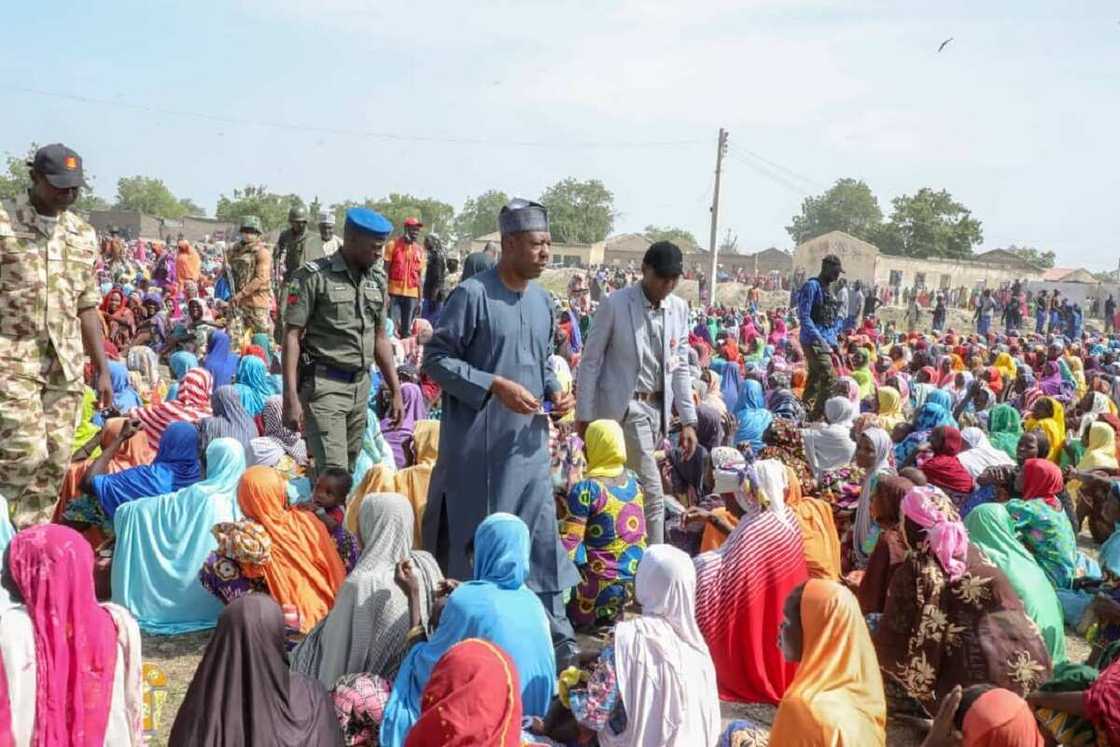 Garin daɗi na nesa: Gwamna Zulum ya rabawa zawarawa N65m a garin Rann Garin daɗi na nesa: Gwamna Zulum ya rabawa zawarawa N65m a garin Rann