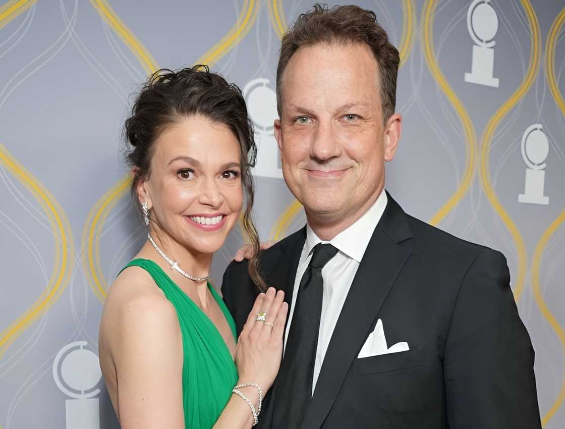 Sutton Foster and Ted Griffin pose on the Tony Awards red carpet