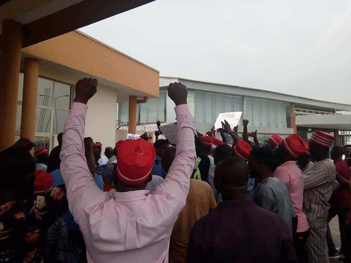 Kwankwaso ya yiwa Atiku kamfe a jihar Legas Kwankwaso ya yiwa Atiku kamfe a jihar Legas