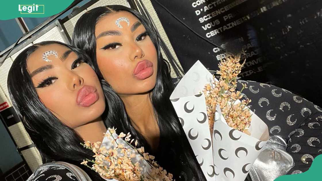 Clermont twins holding flowers Clermont twins holding flowers