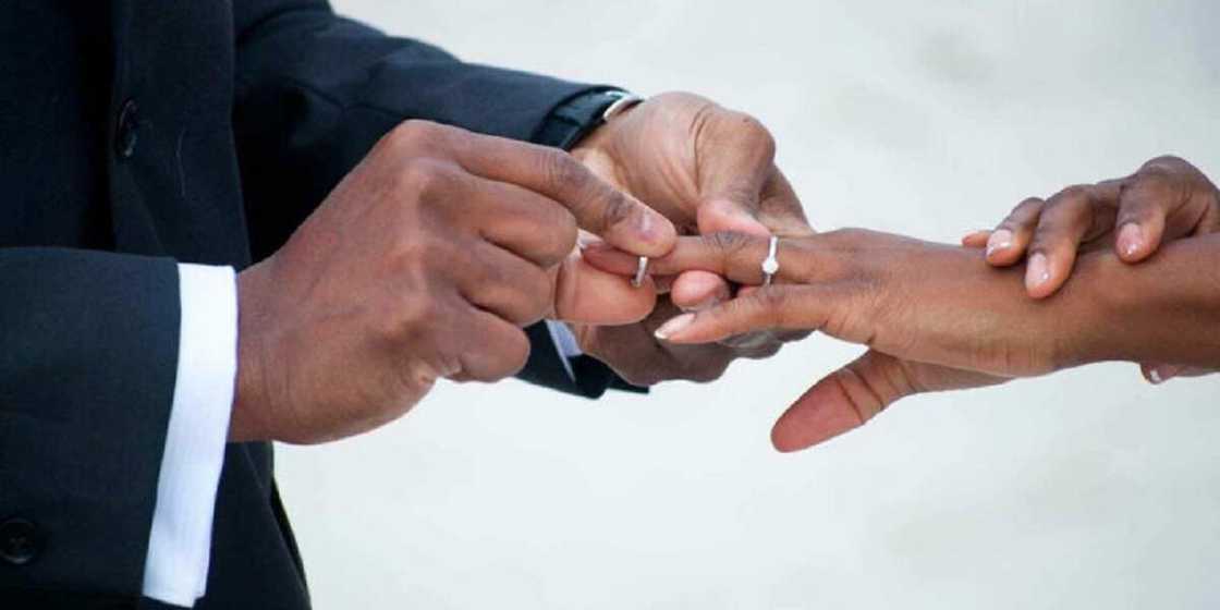 Duk namijin da bashi da mata ba cikakke bane, bashi da farin ciki, Babban malami Duk namijin da bashi da mata ba cikakke bane, bashi da farin ciki, Babban malami