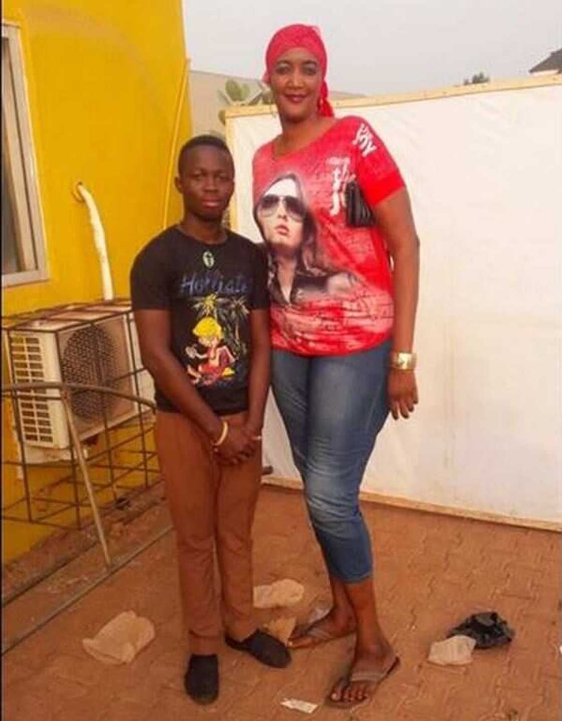 Who is the tallest woman in Nigeria Who is the tallest woman in Nigeria