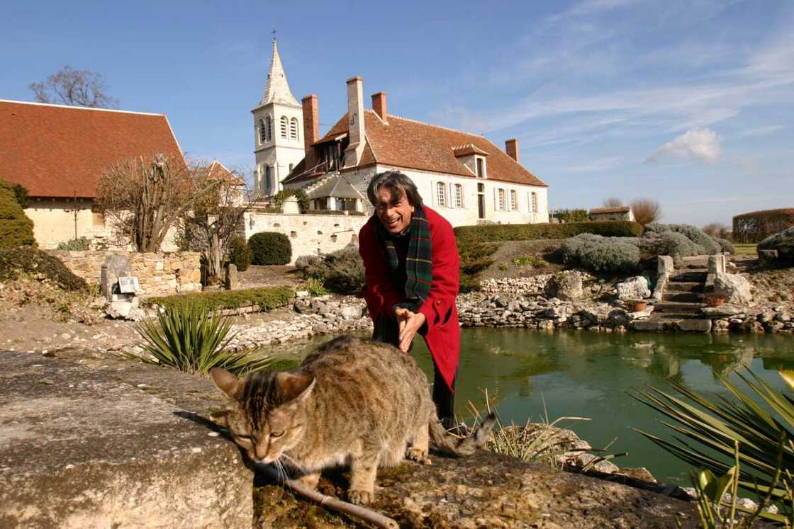 Hervé Vilard chez lui à Celette