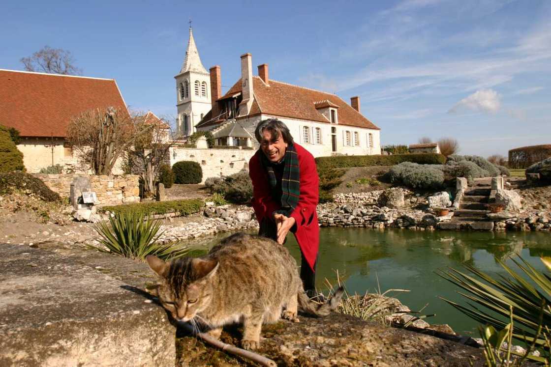 Hervé Vilard chez lui à Celette Hervé Vilard chez lui à Celette