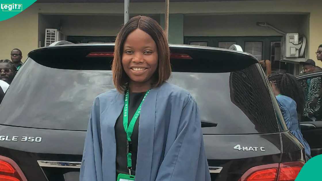 A lady celebrates matriculation into university 10 years after leaving secondary school