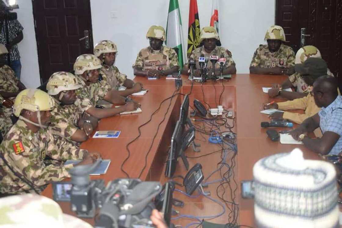 PDP na adawa da yadda aka sako sojoji daga barikoki jihoho don 'Operation Rawar Macijiya-Kaasa PDP na adawa da yadda aka sako sojoji daga barikoki jihoho don 'Operation Rawar Macijiya-Kaasa