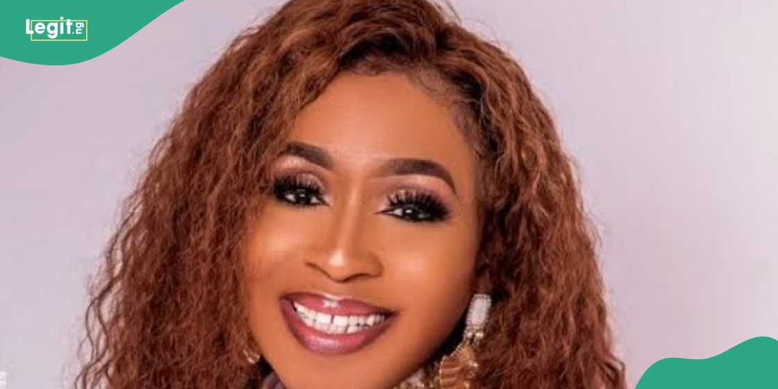 Kemi Olunloyo shares a final video to wish her late father and former governor of Oyo state, Omololu Olunloyo. Kemi Olunloyo shares a final video to wish her late father and former governor of Oyo state, Omololu Olunloyo.