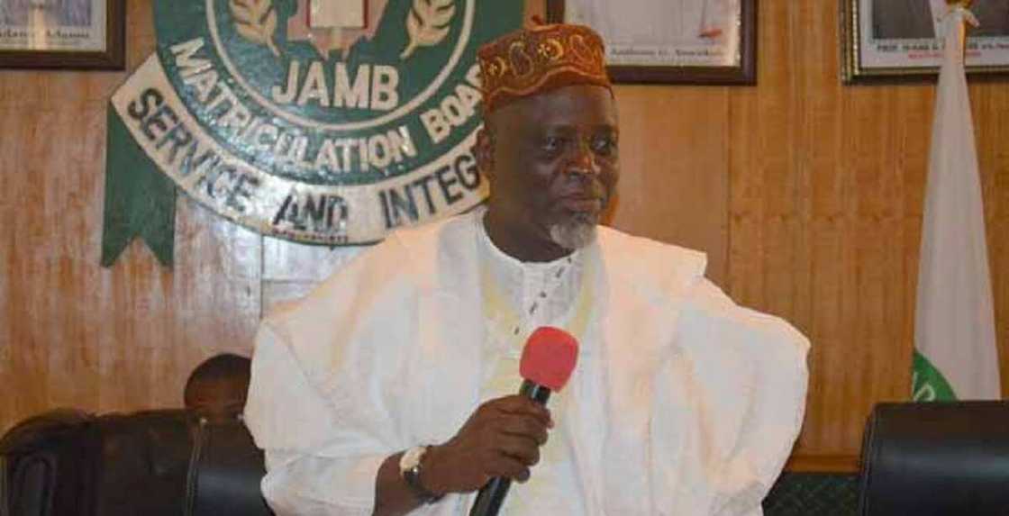 'Yan fashin intanet sun kutsa shafin JAMB, sun sace fiye da N10m 'Yan fashin intanet sun kutsa shafin JAMB, sun sace fiye da N10m