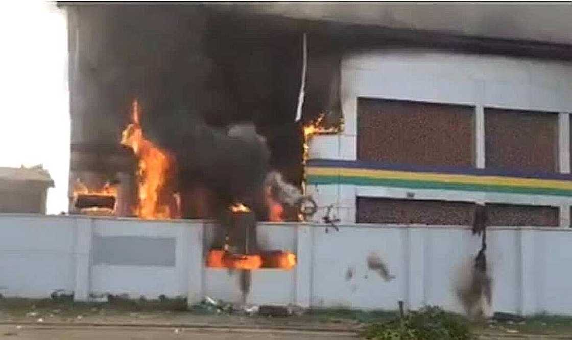 'Yan Ta'addan Boko Haram Sun Kone Ofishin 'Yan Sanda na Mainok ta Jihar Borno 'Yan Ta'addan Boko Haram Sun Kone Ofishin 'Yan Sanda na Mainok ta Jihar Borno