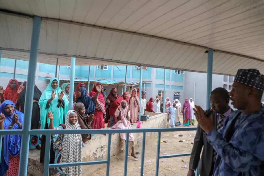 Harin Baga: Zulum ya ziyarci iyalan jami'an tsaron da suka rasu Harin Baga: Zulum ya ziyarci iyalan jami'an tsaron da suka rasu