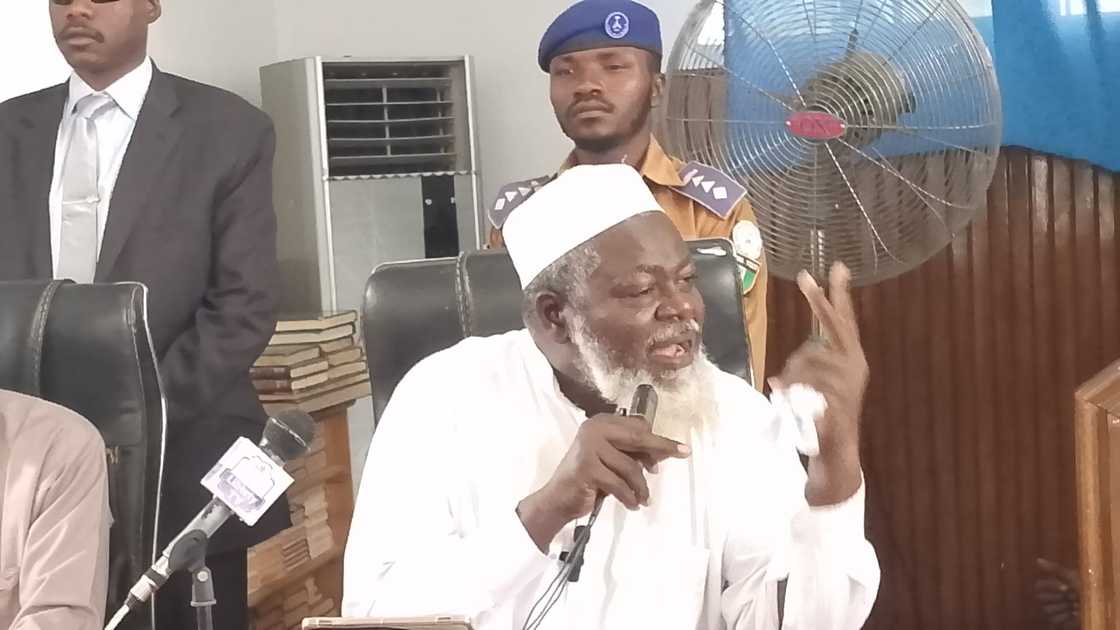 Malamin Musulunci ya yi fatali da tayin tallata yan siyasa