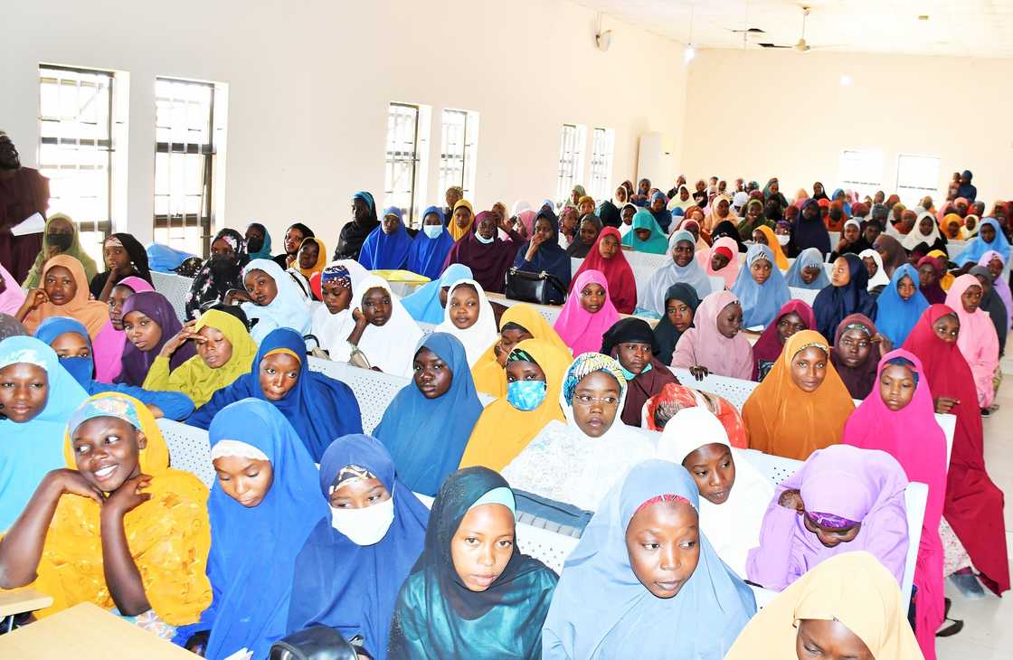A group of female students in class A group of female students in class