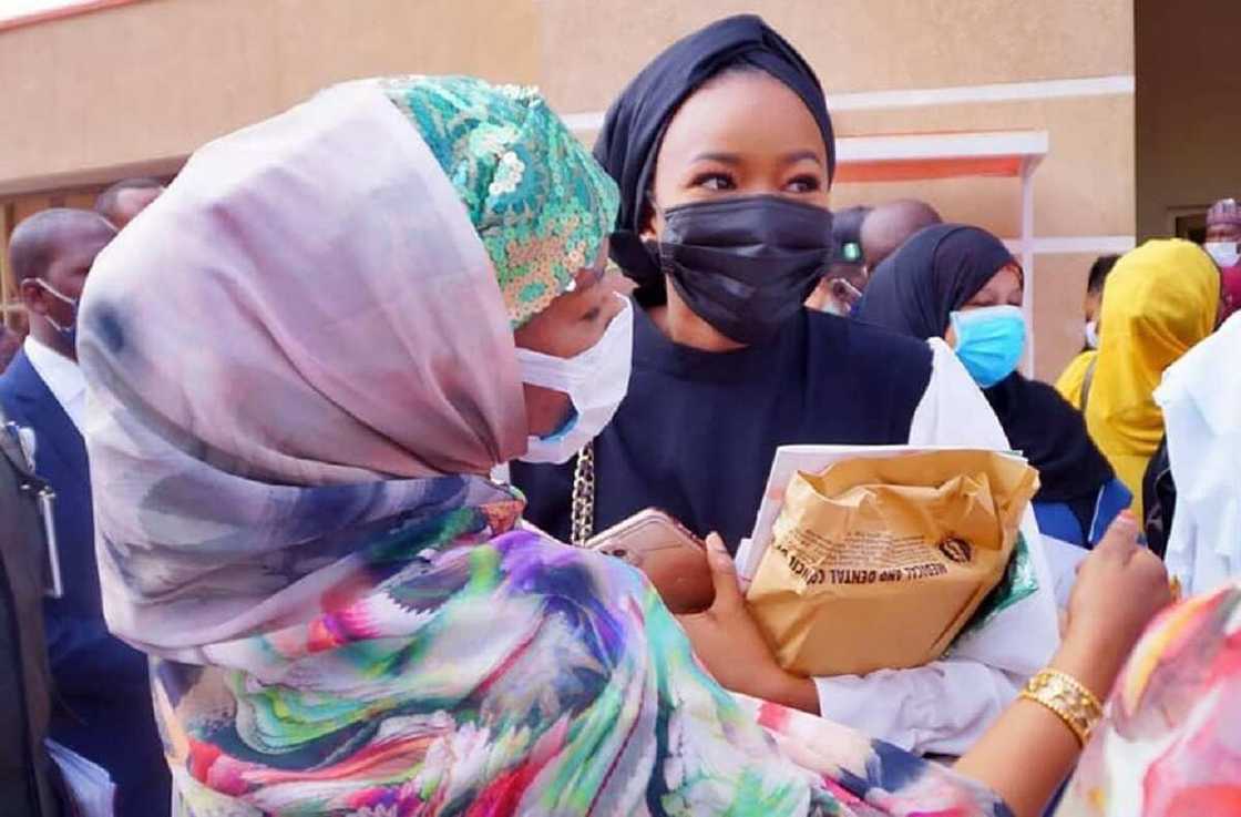 Kyawawan hotunan 'yar gwamnan Bauchi yayin da ta zama cikakkiyar likita Kyawawan hotunan 'yar gwamnan Bauchi yayin da ta zama cikakkiyar likita