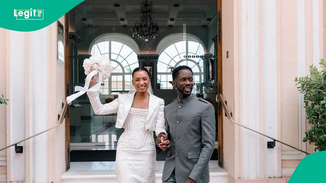 Mr Eazi shares avideo of his driver, fans react Mr Eazi shares avideo of his driver, fans react