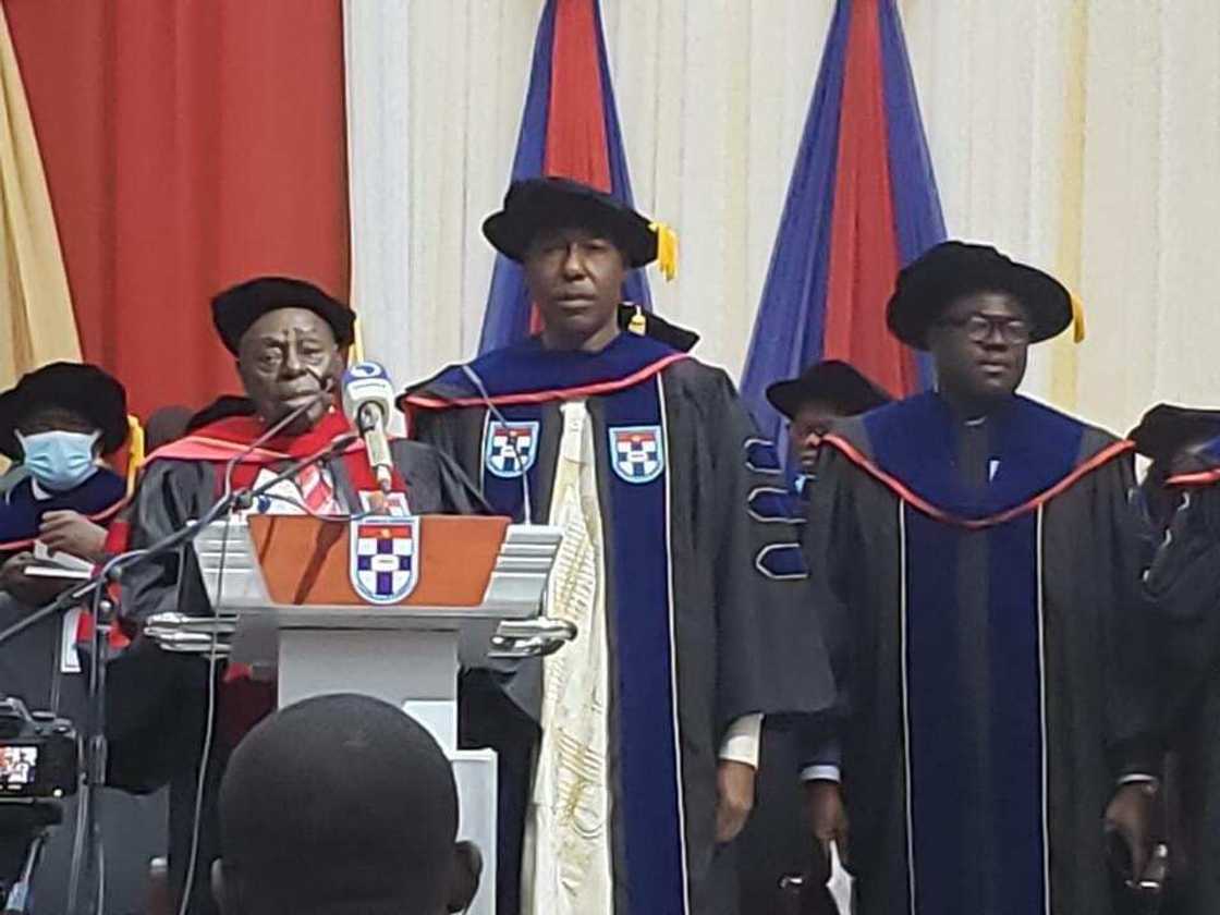 Ka cancanta: Jami'ar Afe Babalola ta karrama Zulum da digirin digirgir Ka cancanta: Jami'ar Afe Babalola ta karrama Zulum da digirin digirgir