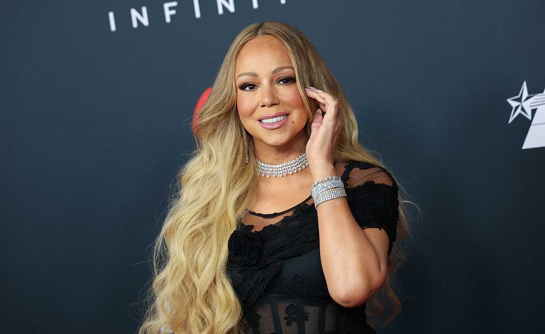Mariah Carey at an event in black Mariah Carey at an event in black
