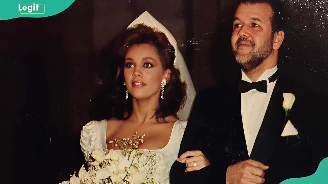 Vanessa Williams walking down the aisle with her dad