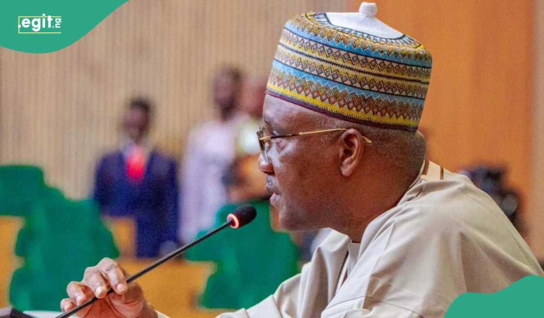 Shugaban majalisar wakilai yana wani jawabi Shugaban majalisar wakilai yana wani jawabi