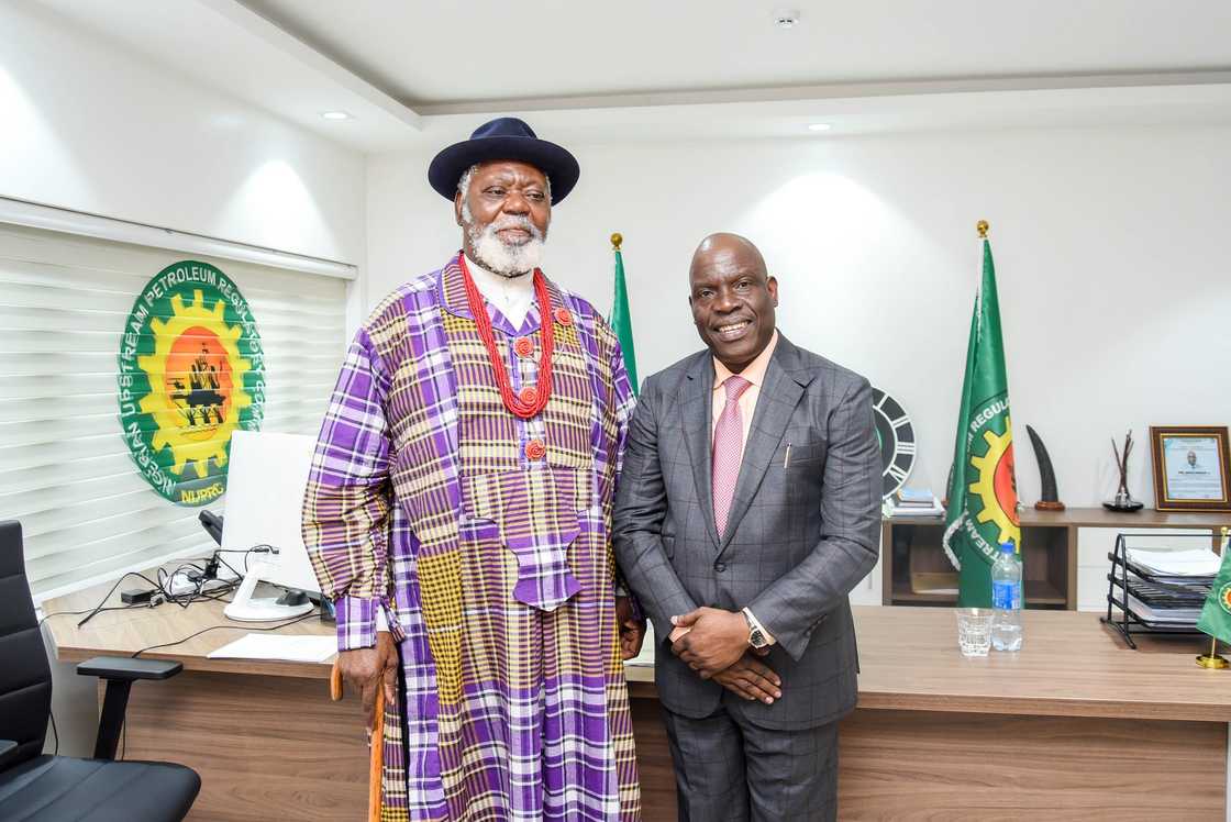 Alfred Diete-Spiff tare da shugaban NUPRC, Gbenga Komolafe a 2023 Alfred Diete-Spiff tare da shugaban NUPRC, Gbenga Komolafe a 2023