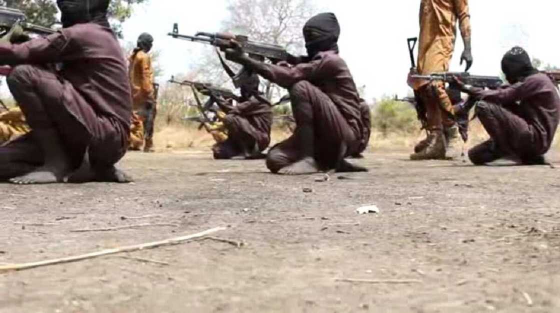 Hotuna: Boko Haram na horar da kananan yara a sabon bidiyon da ta fitar Hotuna: Boko Haram na horar da kananan yara a sabon bidiyon da ta fitar