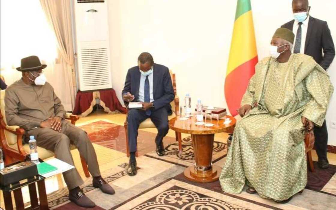 Da Ɗumi-Ɗumi: Tawagar Goodluck Jonathan Ta Gana da Shugaban Ƙasar Mali da Akaiwa Juyin Mulki Da Ɗumi-Ɗumi: Tawagar Goodluck Jonathan Ta Gana da Shugaban Ƙasar Mali da Akaiwa Juyin Mulki