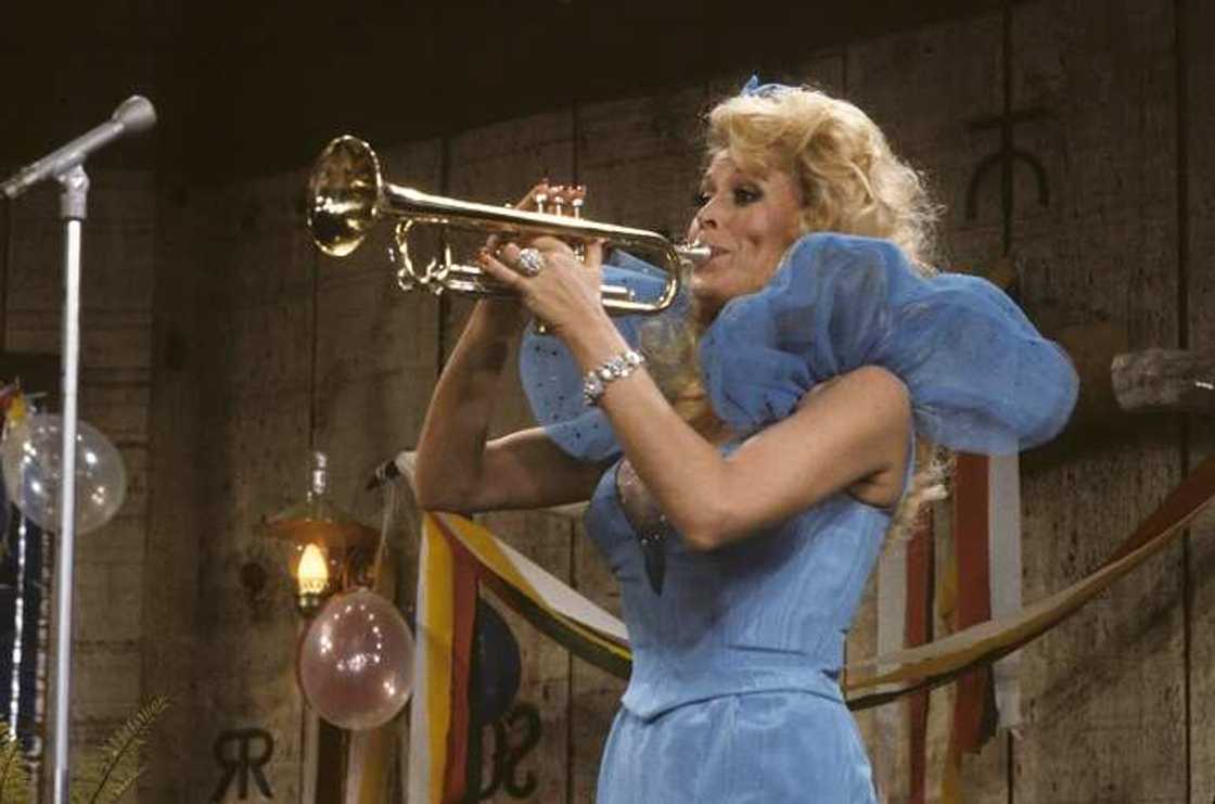 Leslie Easterbrook hot Leslie Easterbrook hot