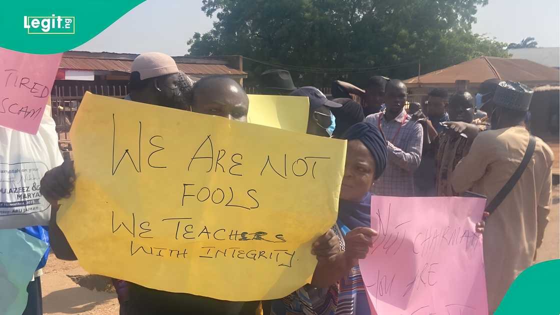 Kwara state teachers holding placards during a protest over exclusion from the 30% salary increment in Ilorin. Kwara state teachers holding placards during a protest over exclusion from the 30% salary increment in Ilorin.
