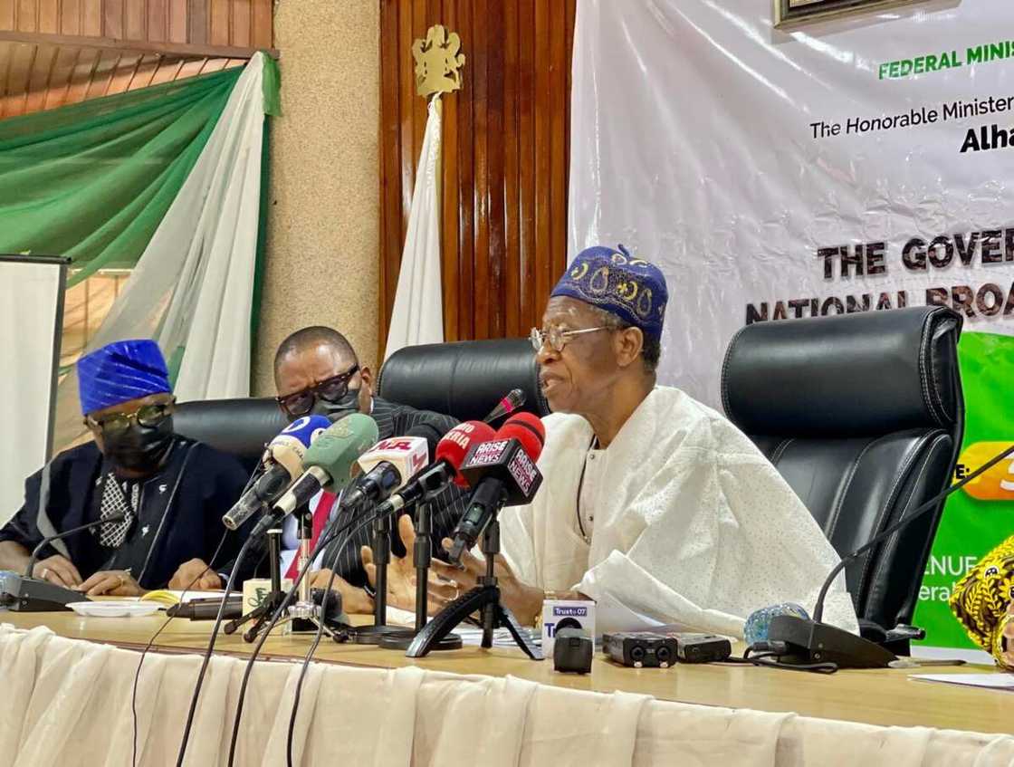 APC Crisis, Lai Mohammed, Defection, Kwara, Supporters APC Crisis, Lai Mohammed, Defection, Kwara, Supporters