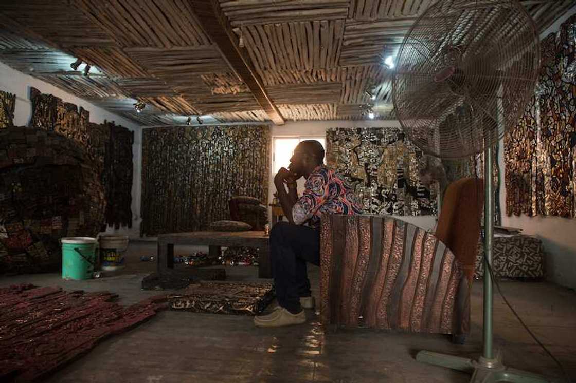 Gerald Chukwuma: Nigerian man who rose from street hawker to become world-famous artist Gerald Chukwuma: Nigerian man who rose from street hawker to become world-famous artist