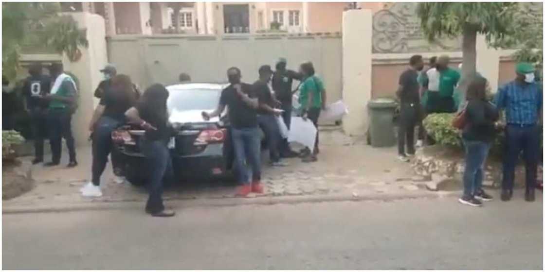 Senator Andy Uba's house was besieged by Heritage Bank workers for loan repayment Senator Andy Uba's house was besieged by Heritage Bank workers for loan repayment