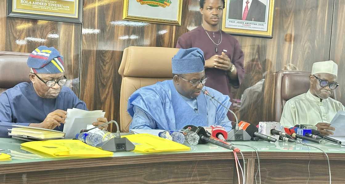 Hukumar INEC ta amince da yi wa sababbin jam'iyyu rajista Hukumar INEC ta amince da yi wa sababbin jam'iyyu rajista