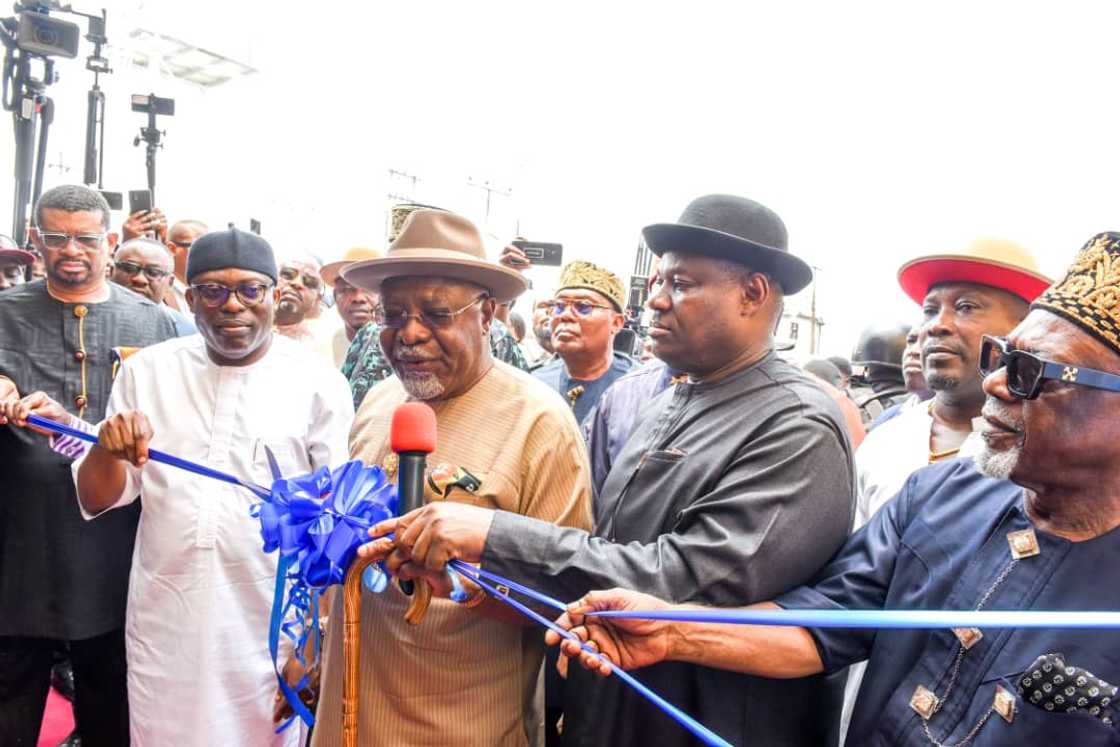 Tsohon minista a Ribas lokacin bude ginin gashe gobara da Fubara ya sabunta Tsohon minista a Ribas lokacin bude ginin gashe gobara da Fubara ya sabunta