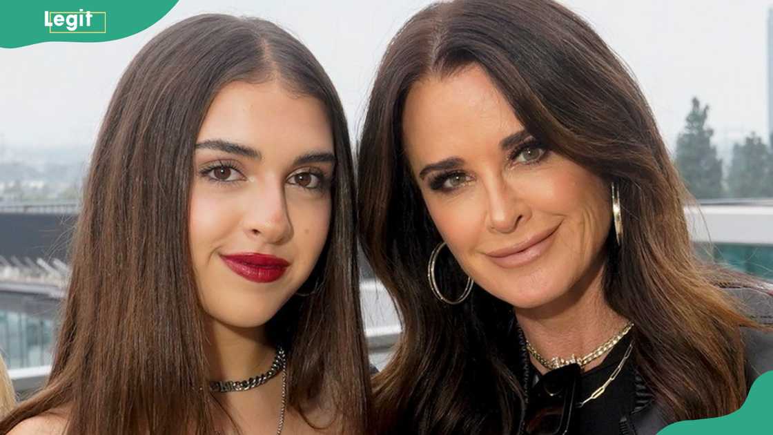 Portia Umansky (L) and her mother, Kyle, (R) takes a selfie