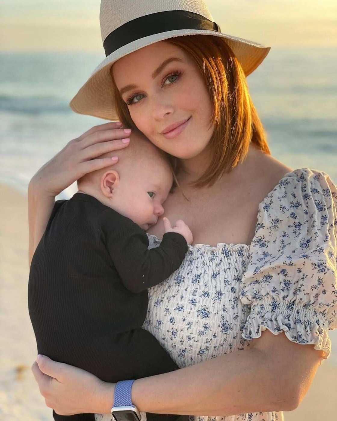 Leanna Decker’s height Leanna Decker’s height