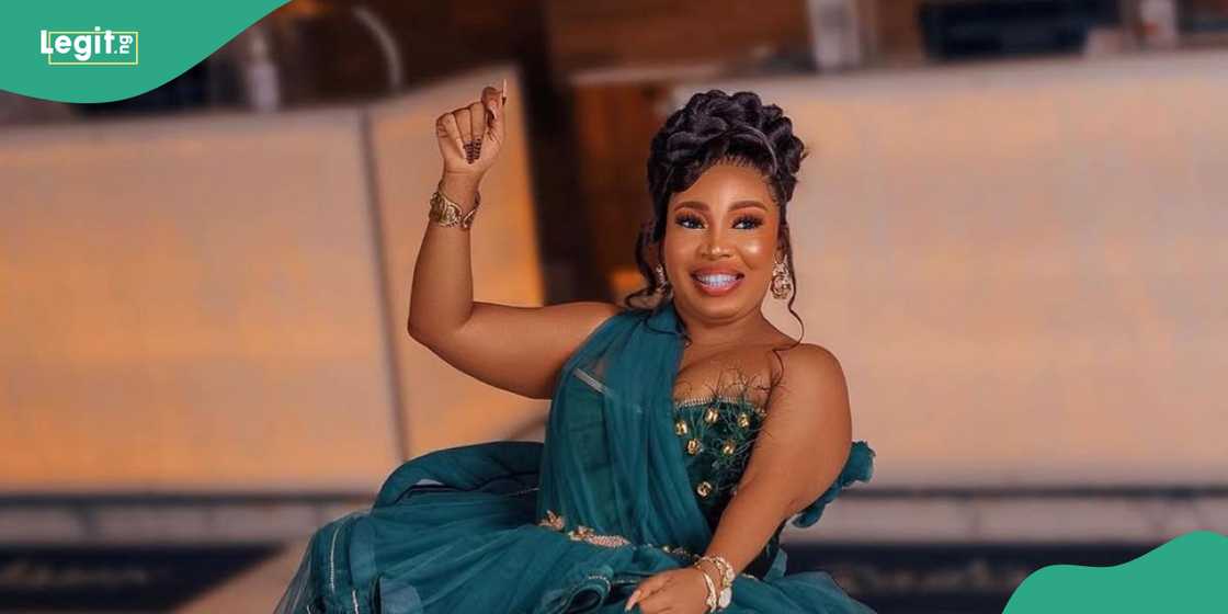 Video of Bimpe Akintunde's ceremony emerges
