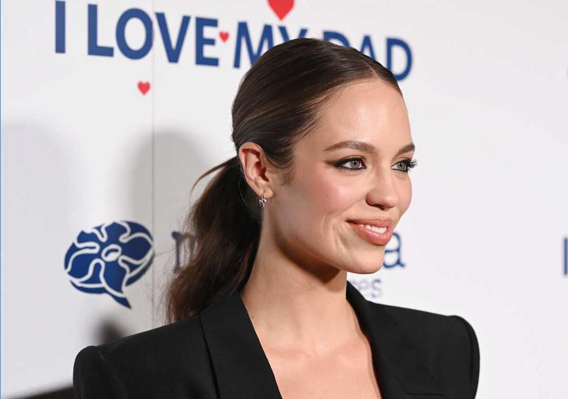 Claudia Sulewski Claudia Sulewski