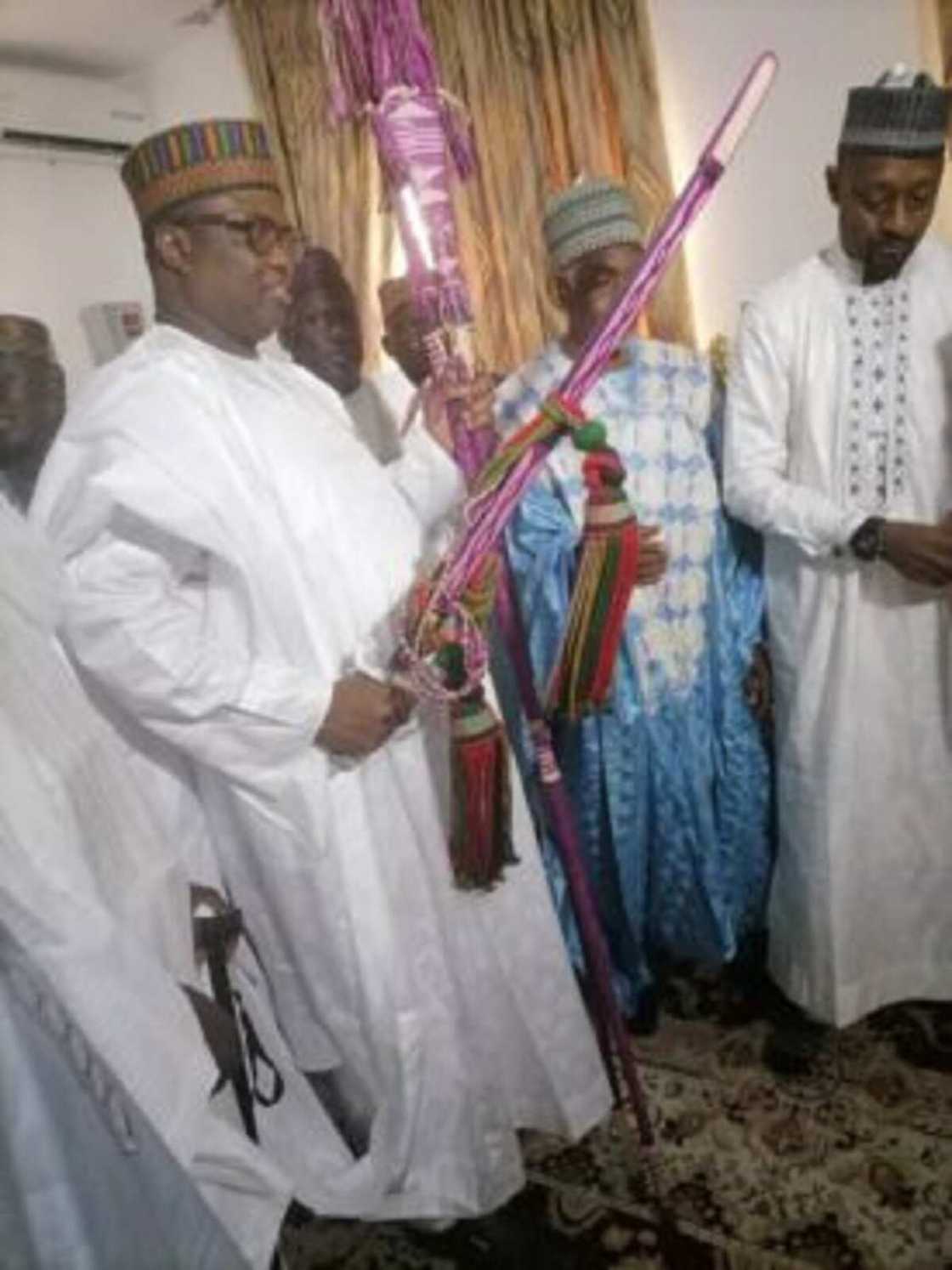 Hotuna: Tinubu, Amaechi Da Shettima Sun Halarci Naɗin Sarautar Ƙanin Aisha Buhari Hotuna: Tinubu, Amaechi Da Shettima Sun Halarci Naɗin Sarautar Ƙanin Aisha Buhari