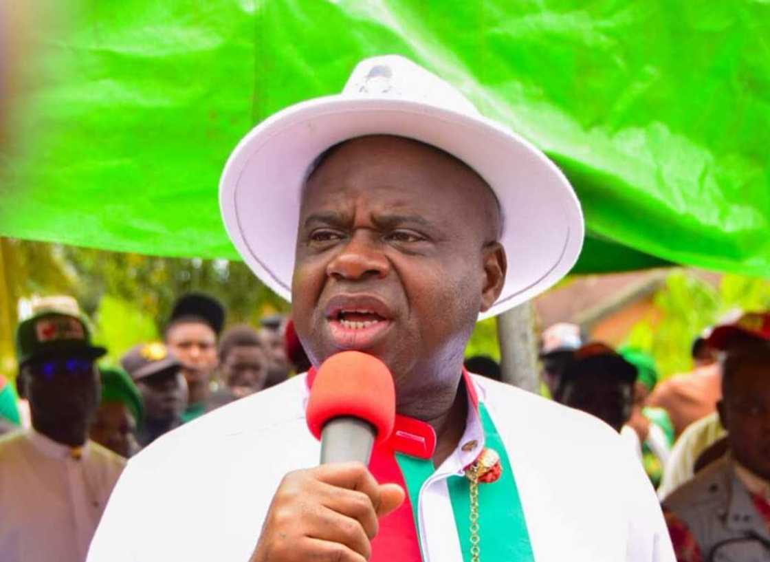 Former APC spokesman Yekini Nabena speaks to journalists in Abuja on the controversy. Former APC spokesman Yekini Nabena speaks to journalists in Abuja on the controversy.