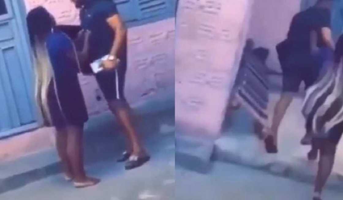 Bidiyon fusataccen saurayi yana kwace kayan kallo da ya siyawa budurwarsa bayan sun bata Bidiyon fusataccen saurayi yana kwace kayan kallo da ya siyawa budurwarsa bayan sun bata