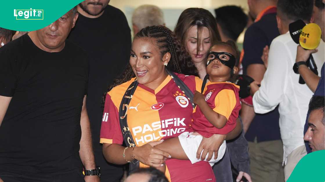 Stephanie Kim Ladewig, Hailey Osimhen Victor Osimhen, Galatasaray, Lazio, Rams Park, Istanbul Turkiye. Stephanie Kim Ladewig, Hailey Osimhen Victor Osimhen, Galatasaray, Lazio, Rams Park, Istanbul Turkiye.