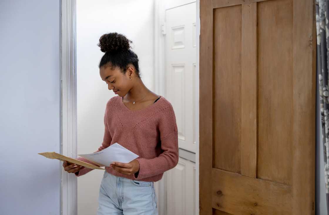 A girl hold an envelope
